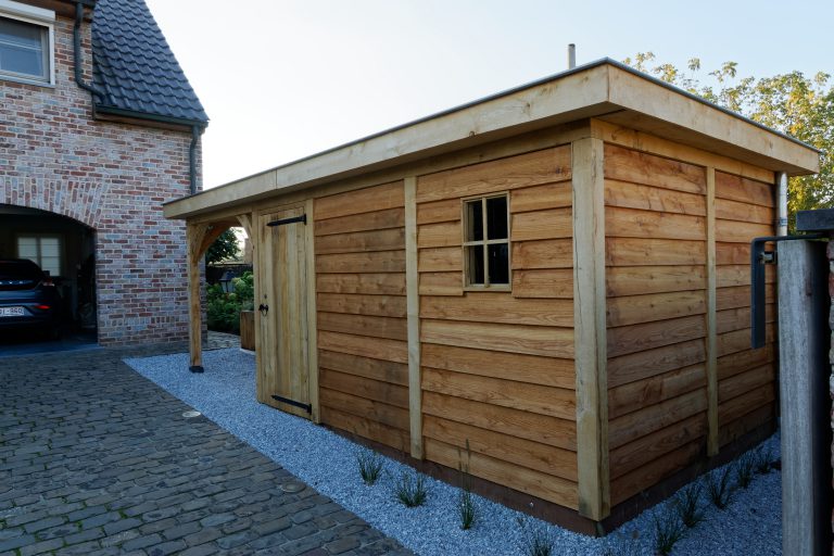 Houten tuinberging met platdak Vechtdalbouwsystemen