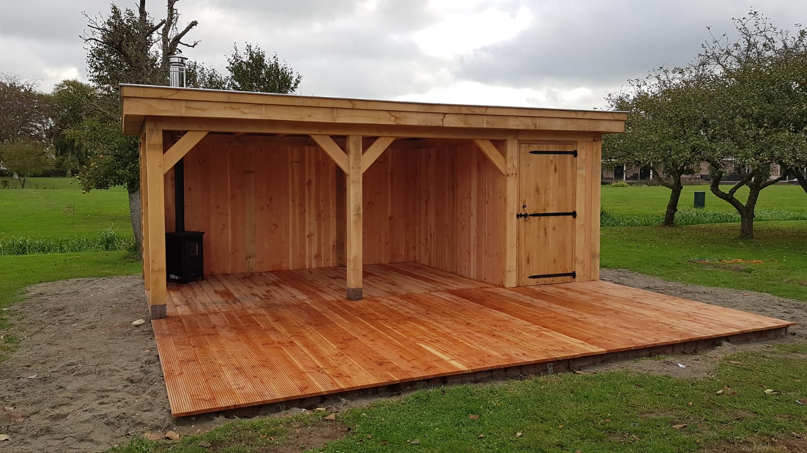 Houten tuinhuis met overkapping 2 Vechtdalbouwsystemen