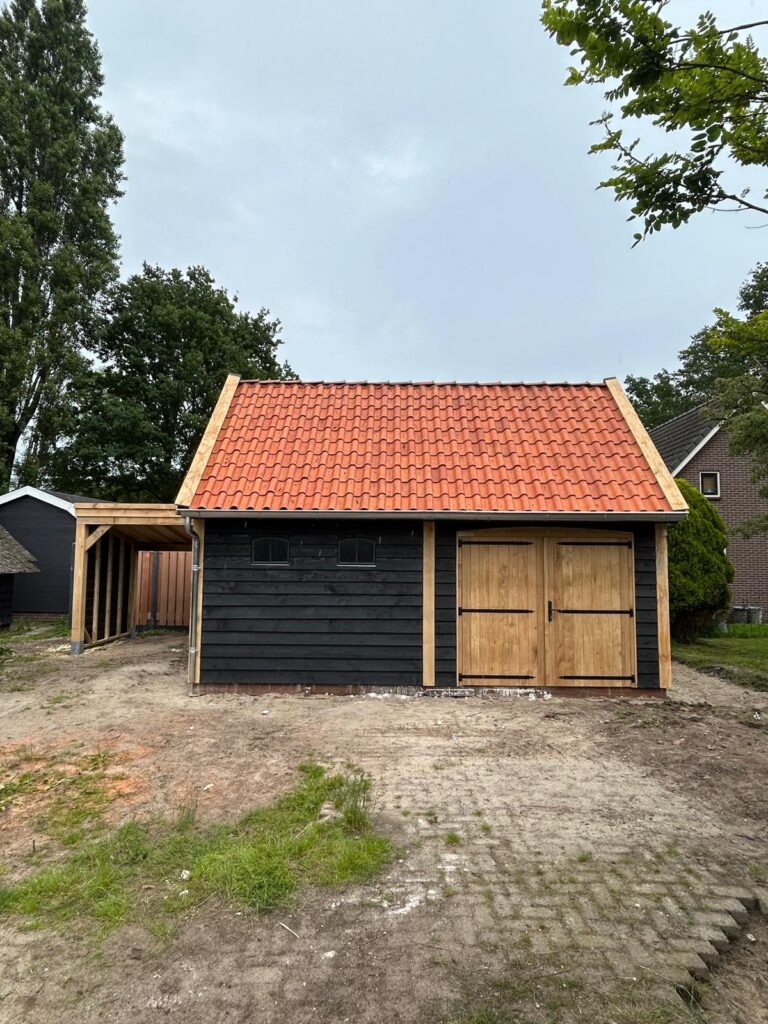 Zwarte-kapschuur-houten-768x1024 - Zwarte Kapschuur