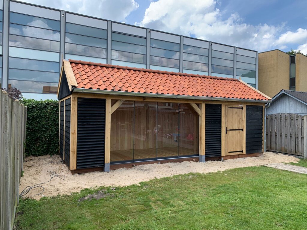 Houten-tuinhuis-met-mancave-1-1024x768 - Tuinhuis met mancave