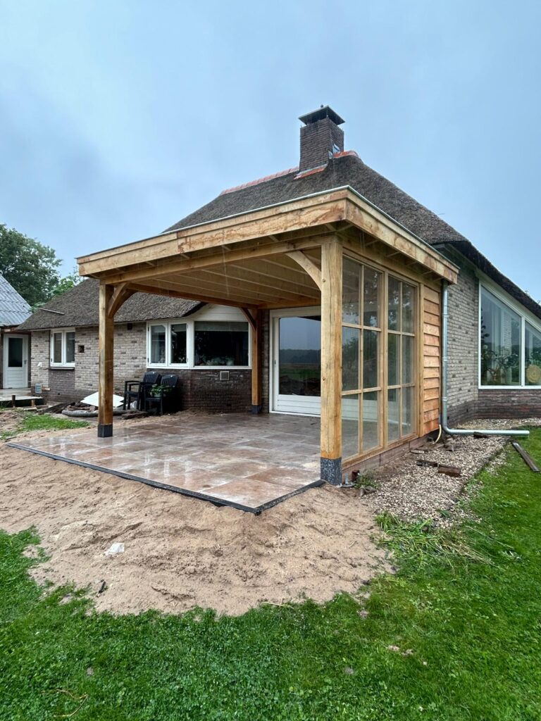 houten-overkapping-aan-de-woing-768x1024 - Overkapping aan de woning